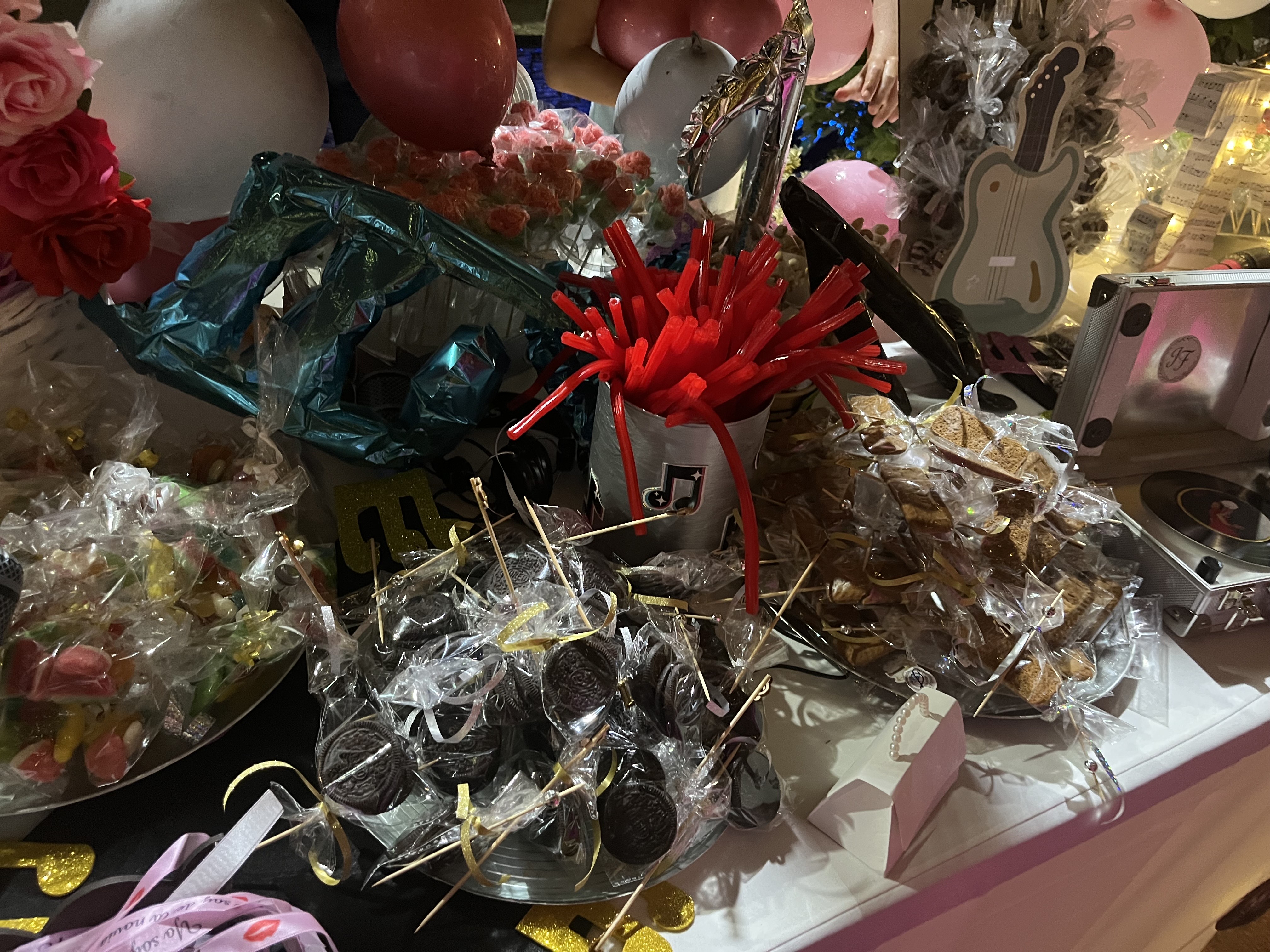 Mesa de chuches completa con temática musical
